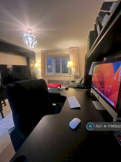 2 Bedroom Flat To Rent In Bunnung Way, London, N7