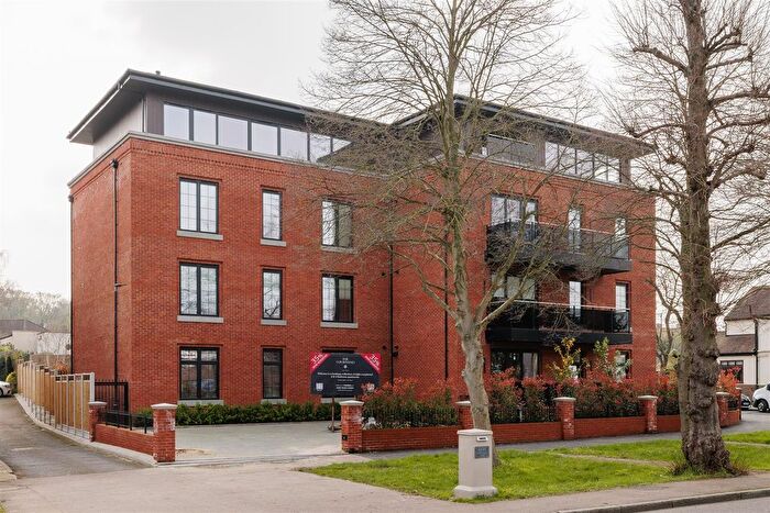 2 Bedroom Flat For Sale In Whitehall Road, Chingford, E4