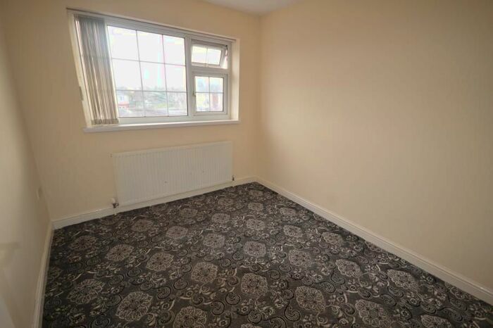 2 Bedroom Flat To Rent In Ballfield Lane, Darton, S75