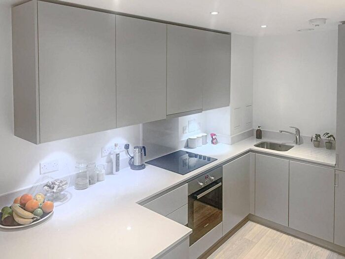 1 Bedroom Flat To Rent In Pinnacle Apartments, East Croydon, Croydon, CR0