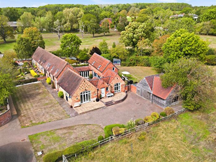 4 Bedroom Barn Conversion For Sale In Chadshunt, Warwick, CV35