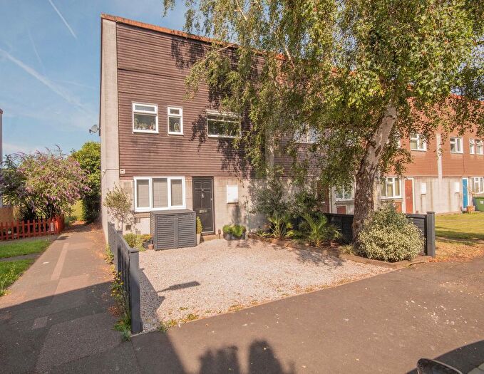 3 Bedroom End Of Terrace House For Sale In Wyevale Close, Pinner, HA5