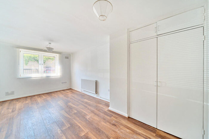 1 Bedroom Maisonette For Sale In Seyssel Street, London, E14
