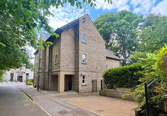 2 Bedroom Flat To Rent In Woodlands, The Poplars, Headingley, Leeds, LS6