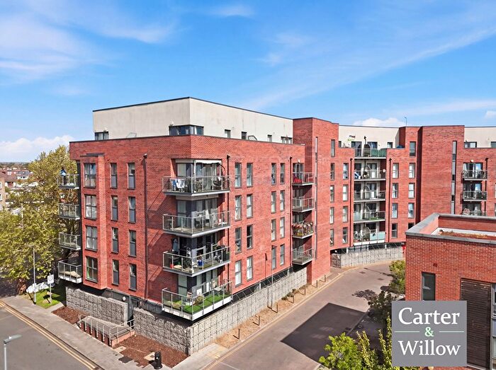 2 Bedroom Flat For Sale In Chancellor Way, Dagenham, RM8