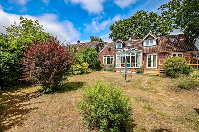 4 Bedroom Bungalow To Rent In Riverside Close, Liss, Hampshire, GU33