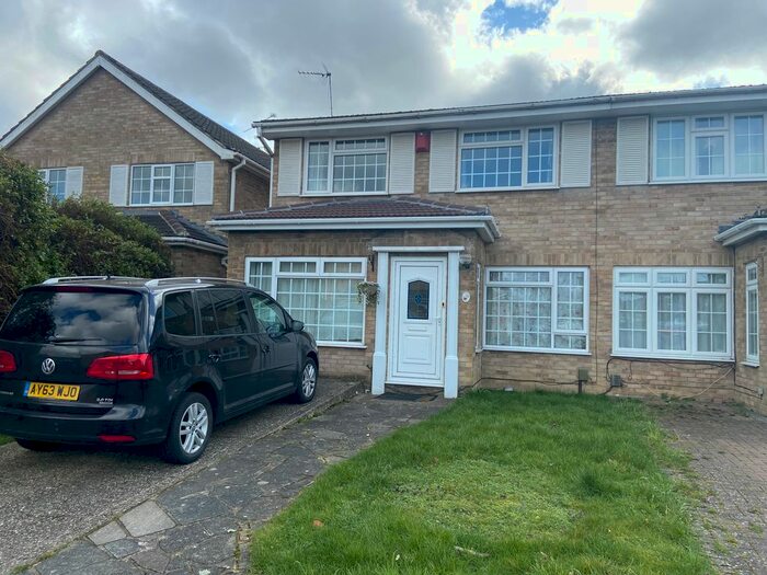 3 Bedroom Semi-Detached House To Rent In Saltrum Road, Farnborough, GU14