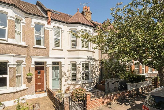 3 Bedroom Property For Sale In Drayton Avenue, Ealing, W13