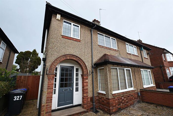 3 Bedroom Semi-detached House To Rent In Birchfield Road East, Abington, NN3