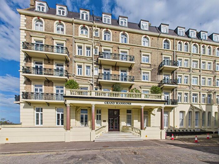 2 Bedroom Apartment For Sale In Queens Gardens, Broadstairs, CT10