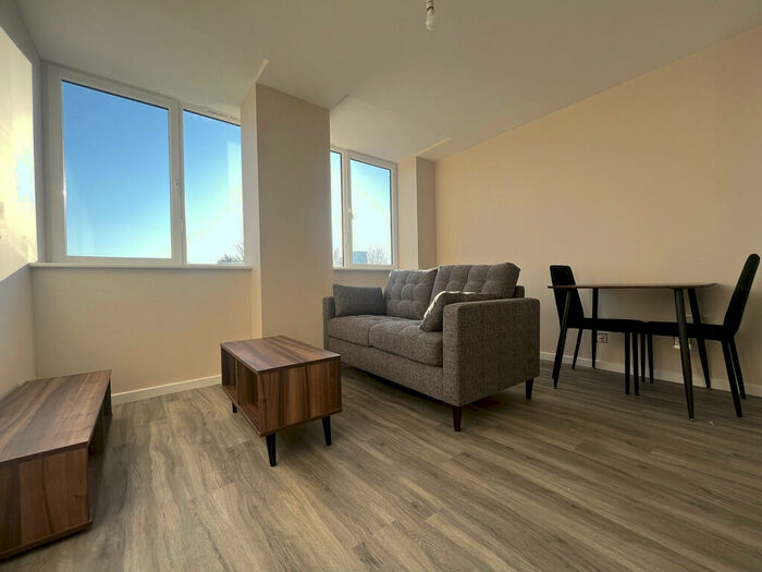 1 Bedroom Apartment To Rent In Southwood House, M5