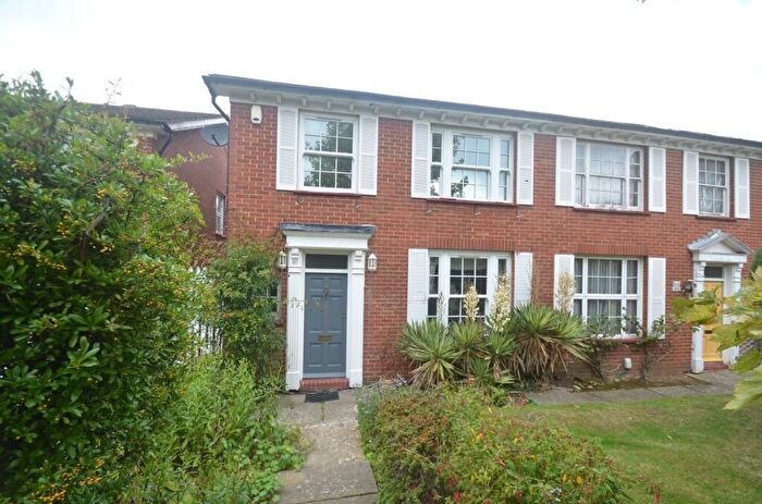 3 Bedroom End Of Terrace House To Rent In Springpark Drive, Beckenham, BR3