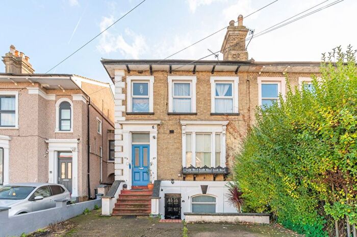 2 Bedroom Flat For Sale In Windmill Road, West Croydon, Croydon, CR0