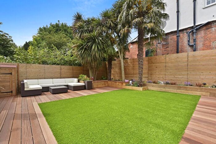 2 Bedroom Flat To Rent In Crediton Hill London, NW6