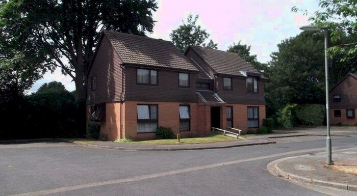 1 Bedroom Flat To Rent In Flemish Fields, Chertsey, KT16