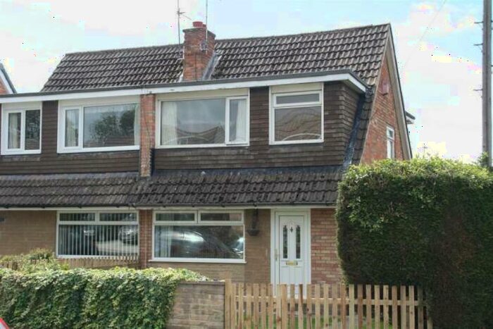 3 Bedroom Semi-Detached House To Rent In Greenlea Fold, Yeadon, Leeds, LS19