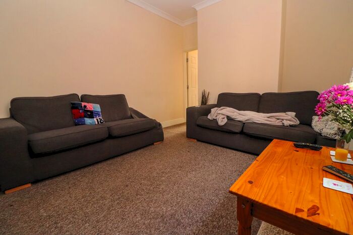 6 Bedroom Semi-Detached House To Rent In Wilton Avenue, Southampton, SO15