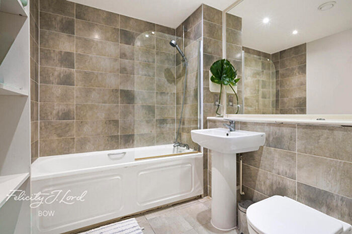 2 Bedroom Apartment For Sale In Vernon Road, London, E3