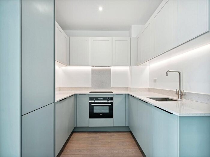 1 Bedroom Apartment For Sale In The Courtyard, Royal Eden Docks, E16