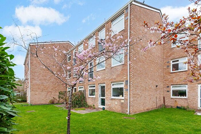 1 Bedroom Flat To Rent In Harrowdene Gardens, Teddington, TW11