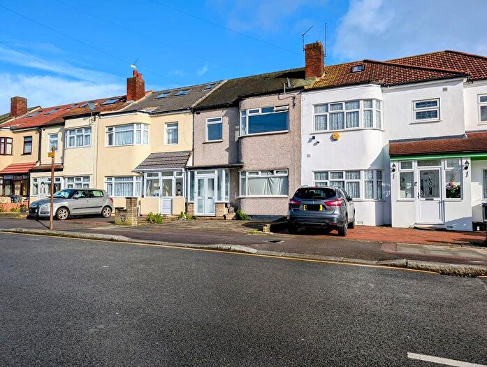 3 Bedroom Terraced House For Sale In Oaks Lane, Newbury Park, IG2