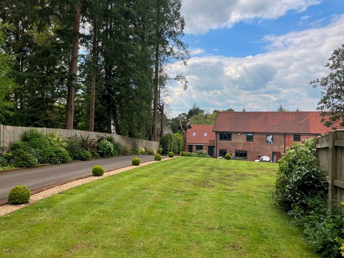 3 Bedroom Detached House For Sale In Hill Brow, Liss, GU33