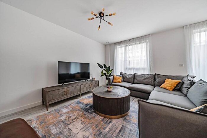 3 Bedroom Maisonette For Sale In Castle Street, Upton Park, London, E13