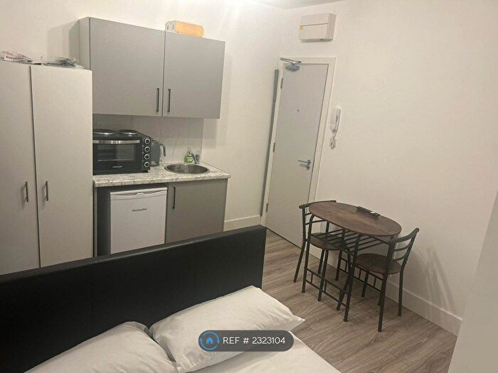 Studio To Rent In York Road, Teddington, TW11