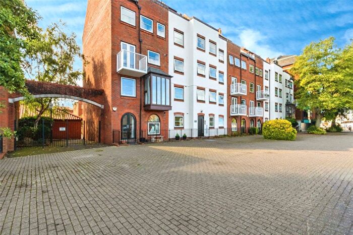 3 Bedroom Flat To Rent In Merrick Court, Bristol, BS1