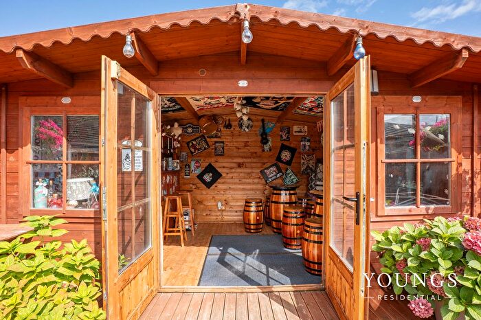 2 Bedroom Terraced Bungalow For Sale In The Goslings, Shoeburyness, SS3