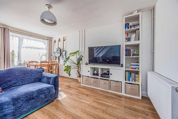3 Bedroom Terraced House For Sale In Butterfly Drive, Portsmouth, PO6