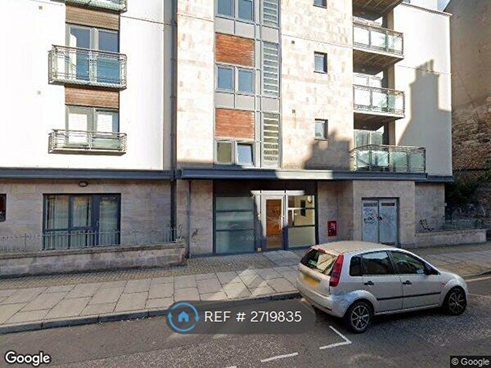 2 Bedroom Flat To Rent In Lochrin Place, Tollcross, EH3