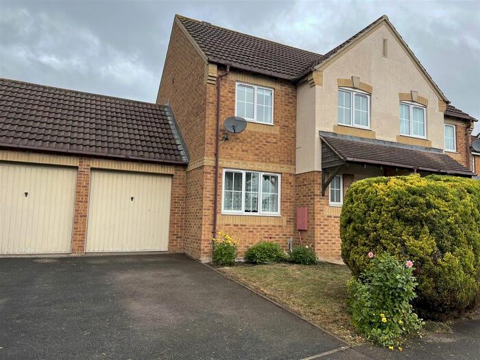 3 Bedroom Semi-Detached House To Rent In Walmesley Chase, Hilperton, Trowbridge, BA14