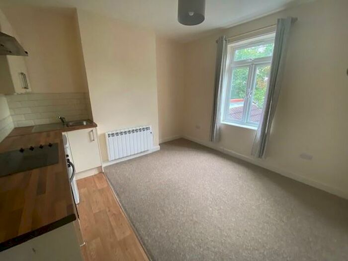 1 Bedroom Flat To Rent In Flat, Westridge Road, Southampton, Hampshire, SO17