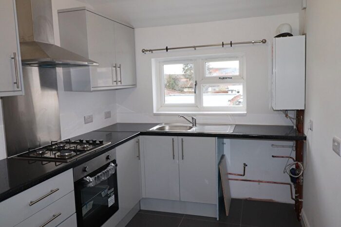 2 Bedroom Flat To Rent In Scotts Road, Southall, UB2