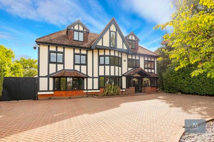 6 Bedroom Detached House To Rent In Hainault Road, Chigwell, IG7