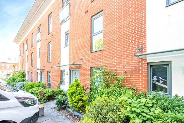 2 Bedroom Maisonette For Sale In Longley Road, Chichester, West Sussex, PO19