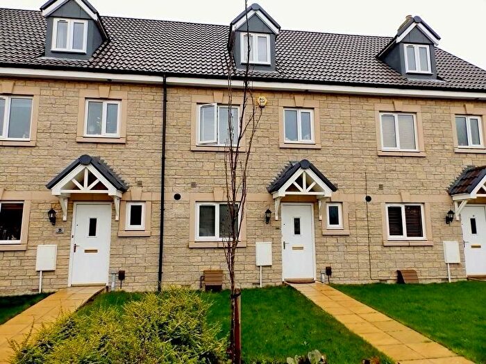 4 Bedroom Town House To Rent In Trowbridge Close, Swindon, SN2