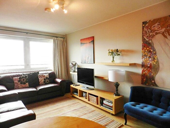 3 Bedroom Flat To Rent In Park South, Austin Road, SW11