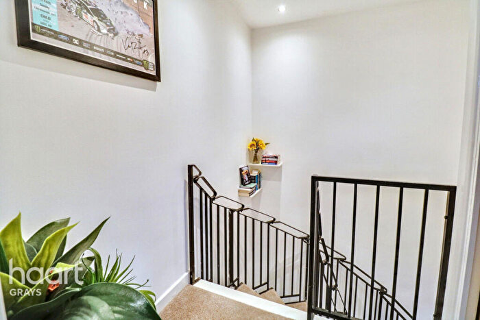 1 Bedroom End Of Terrace House For Sale In Curling Lane, Grays, RM17