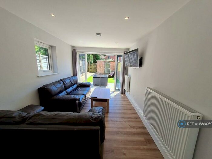 6 Bedroom Terraced House To Rent In Milton Road, Southampton, SO15