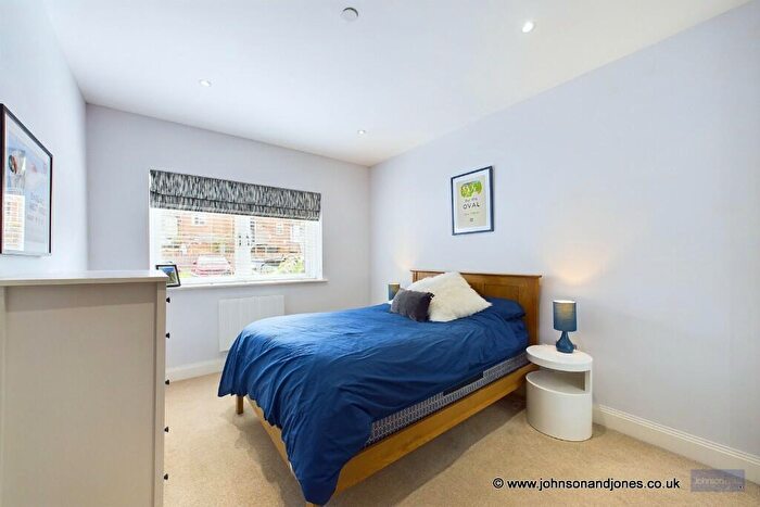 1 Bedroom Flat For Sale In Mead Court, Chertsey, Surrey, KT16
