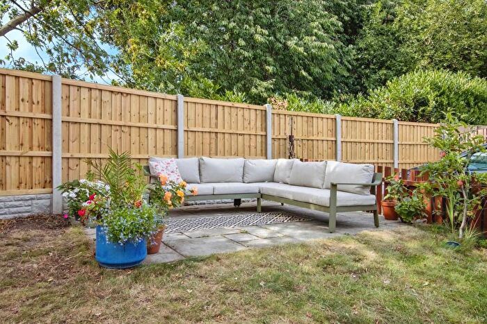 1 Bedroom Cluster House For Sale In Merlin Close, Morley, Leeds, LS27