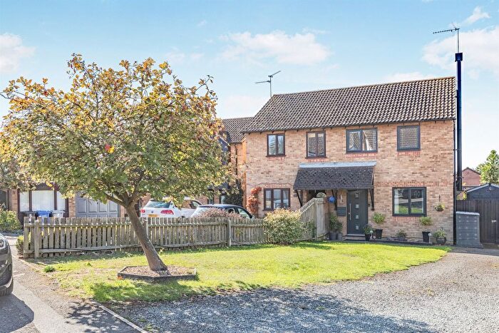 3 Bedroom Semi-Detached House For Sale In Kingfisher Way, Burton Latimer, Kettering, NN15