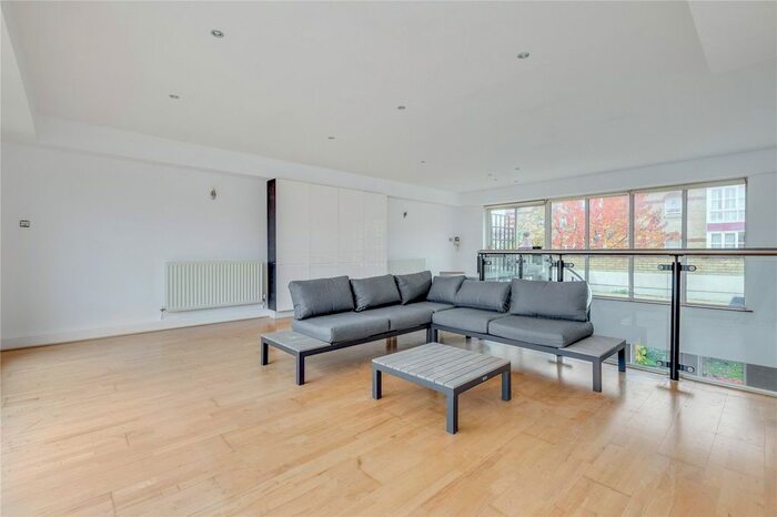 2 Bedroom Maisonette To Rent In Oriel Drive, Barnes, SW13