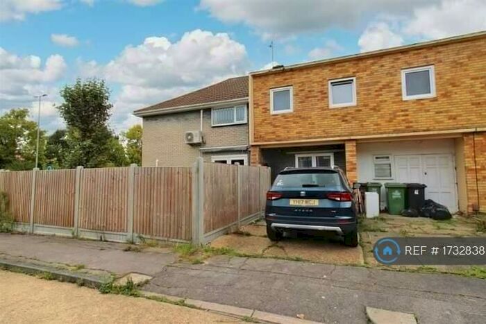 6 Bedroom Semi-Detached House To Rent In Pin Mill, Basildon, SS14