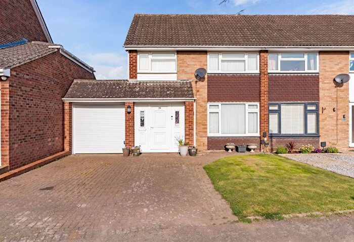 3 Bedroom Semi Detached House For Sale In Arundel Avenue, Sittingbourne, ME10