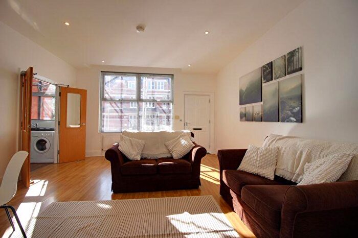 2 Bedroom Flat For Sale In The Ridge, Foxhall Road, NG7