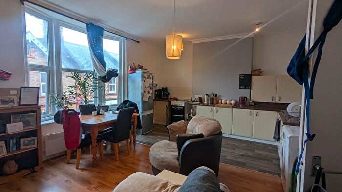 1 Bedroom Flat To Rent In Union Street, Newton Abbot, TQ12