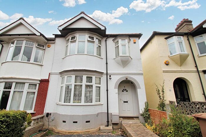 3 Bedroom House To Rent In Forest Drive, Woodford Green, IG8
